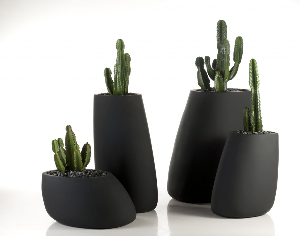 Macetas colección Stones por Stefano Giovannoni y Elisa Gargan para Vondom Macetas colección Stones por Stefano Giovannoni y Elisa Gargan para Vondom