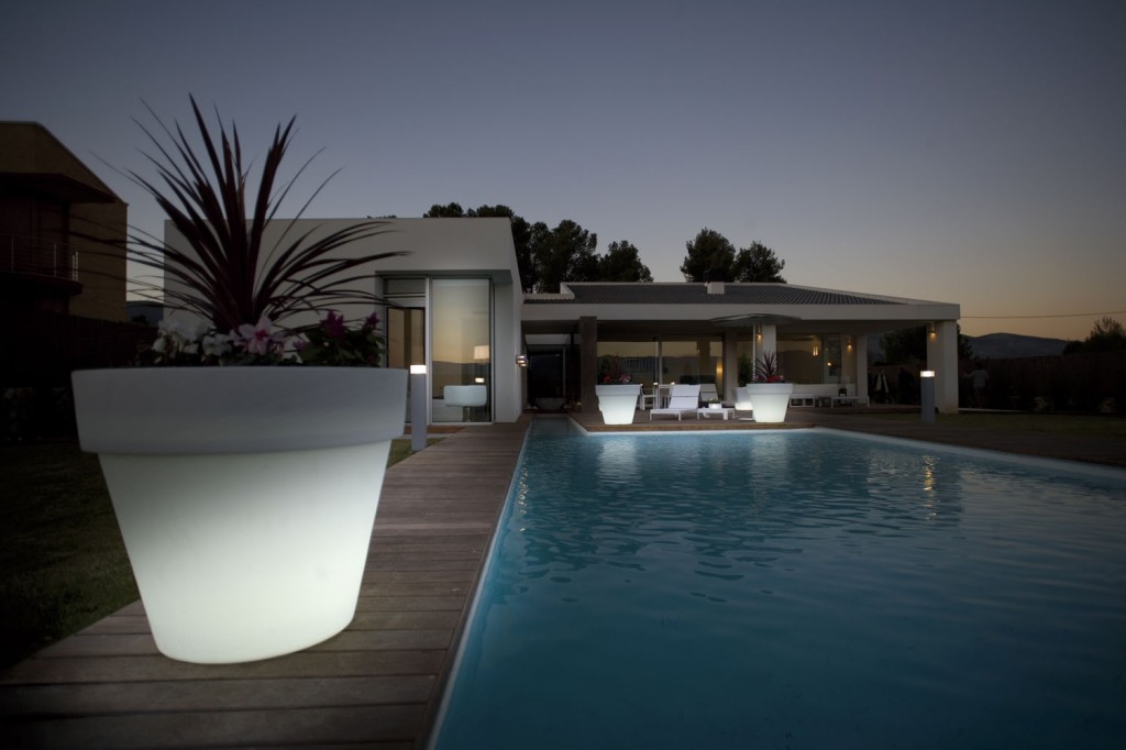Macetas con luz de la colección LLUM de Vondom Macetas con luz de la colección LLUM de Vondom