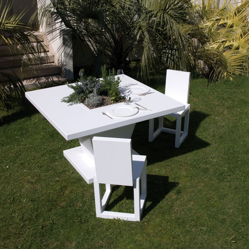 Mesa de comedor Eneo con macetero Mesa de comedor Eneo con macetero