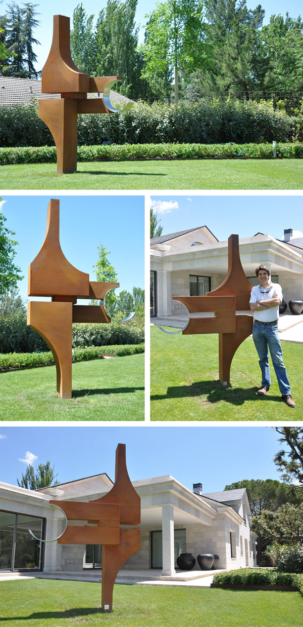 Escultura Media Luna de Gonzalo de Salas Escultura Media Luna de Gonzalo de Salas
