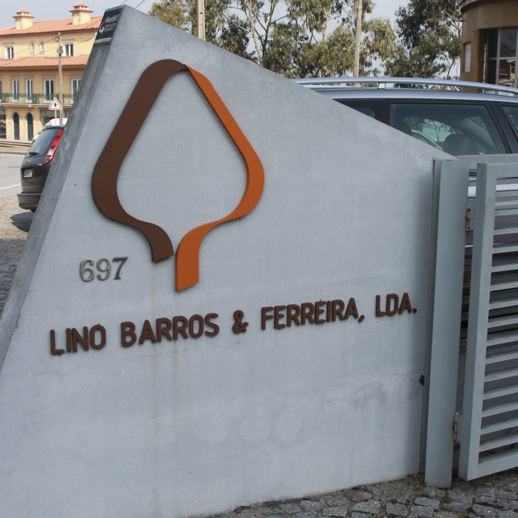 Entrada al edificio de Lino Barros & Ferreira, LDA (empresa gestora de Clara Home)