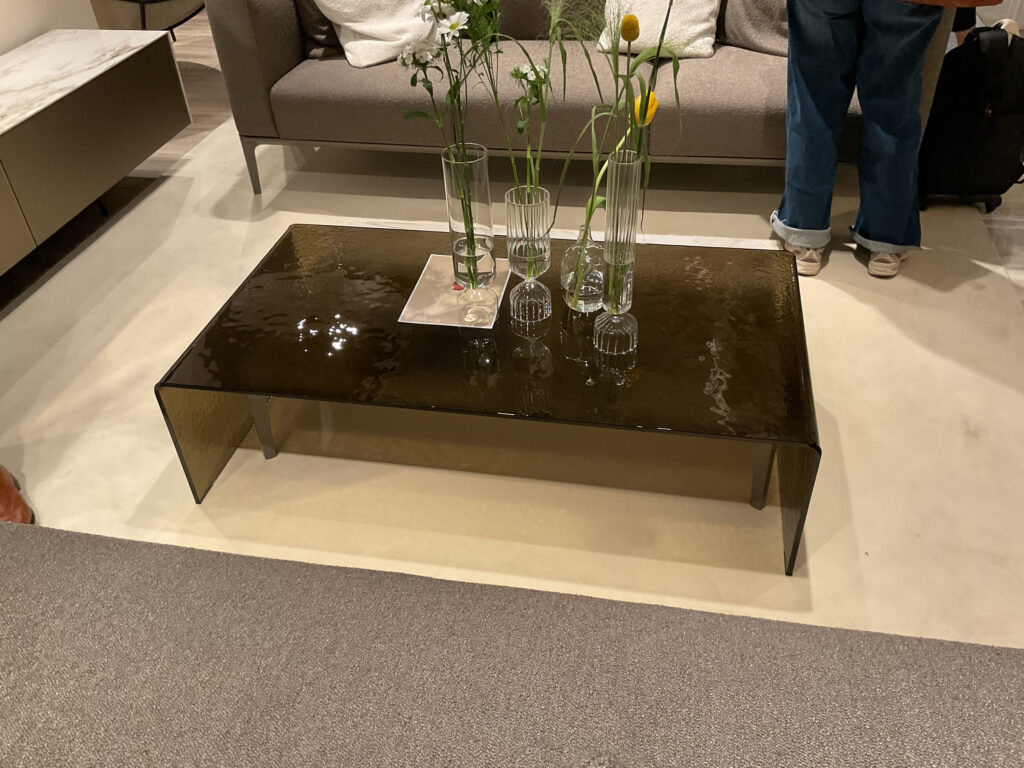 Preciosa mesa de centro Bridge en cristal traslúcido de Sovet Italia