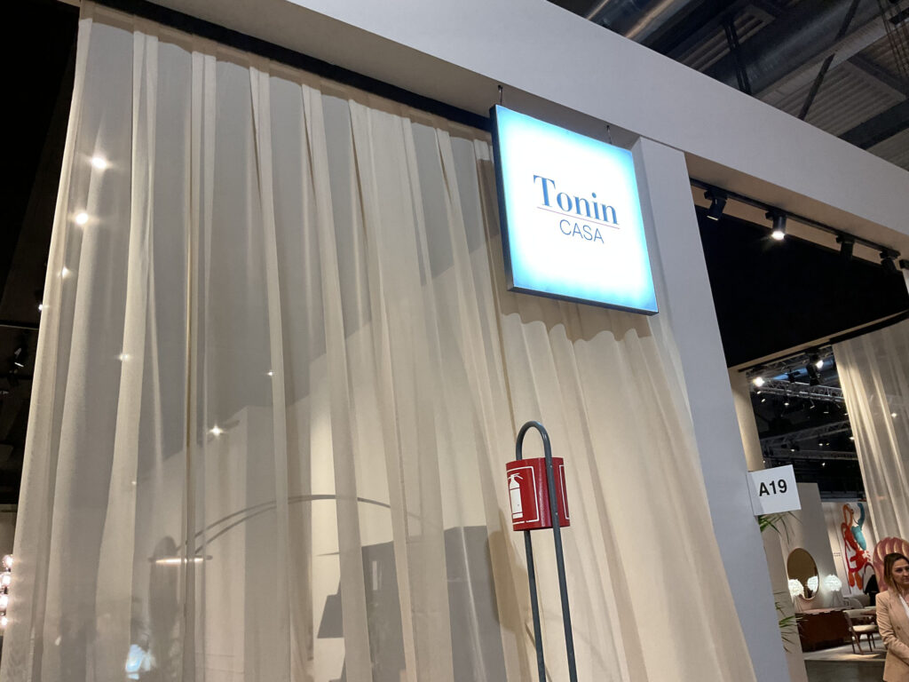 Exposición de Tonin Casa en la Feria del Mueble de Milán 2025