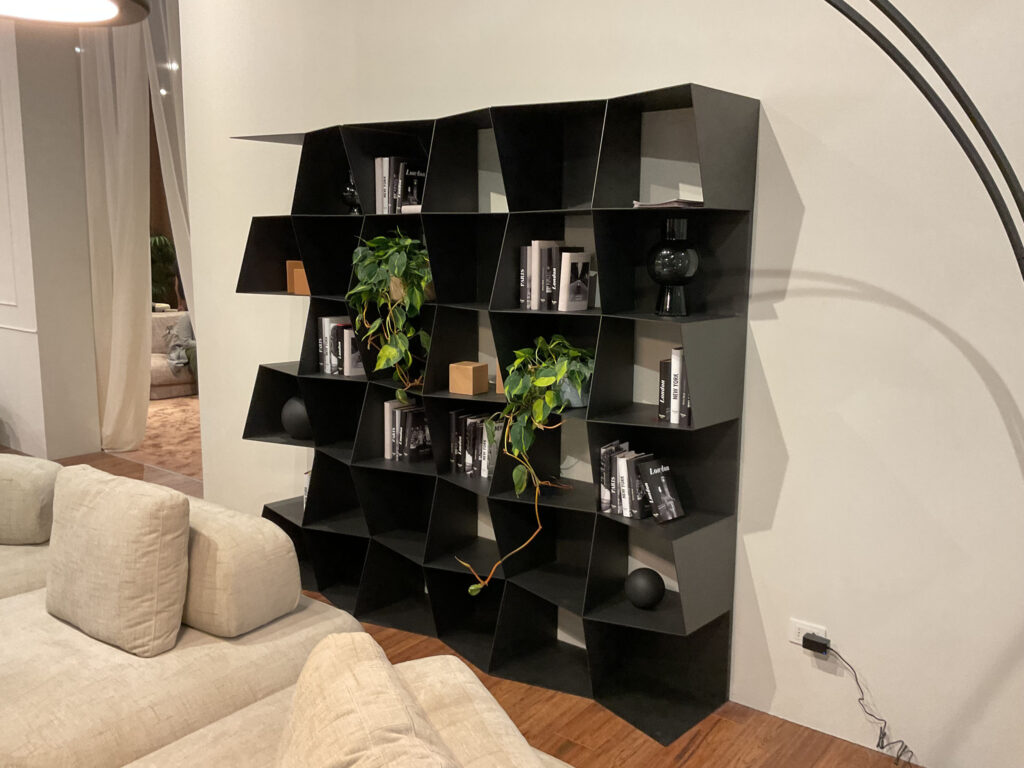 Librería de Tonin Casa en la Feria del Mueble de Milán 2025