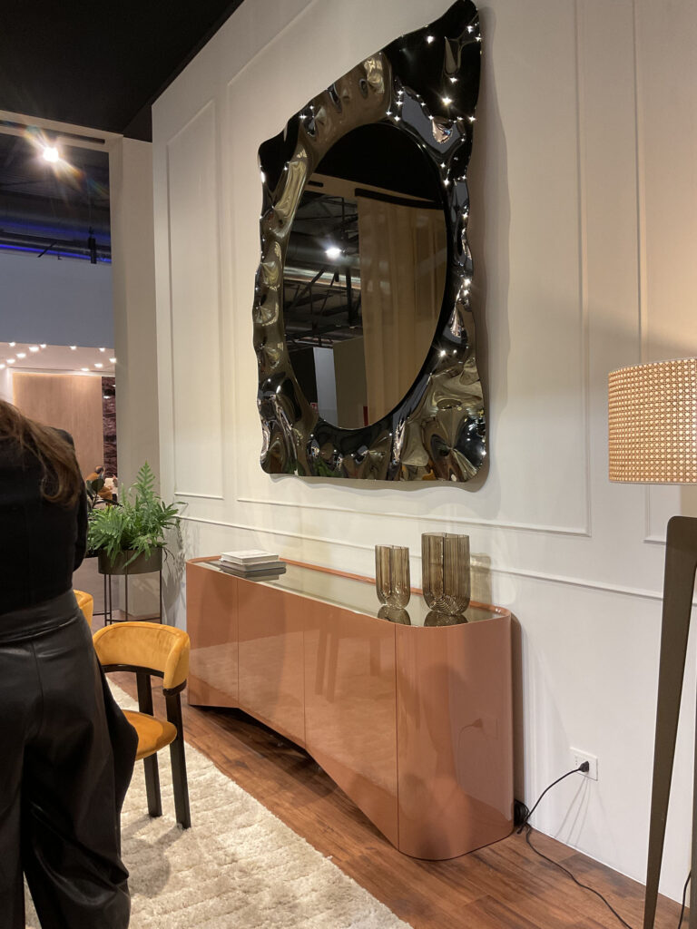 Espejo Tonin Casa en la Feria del Mueble de Milán 2025