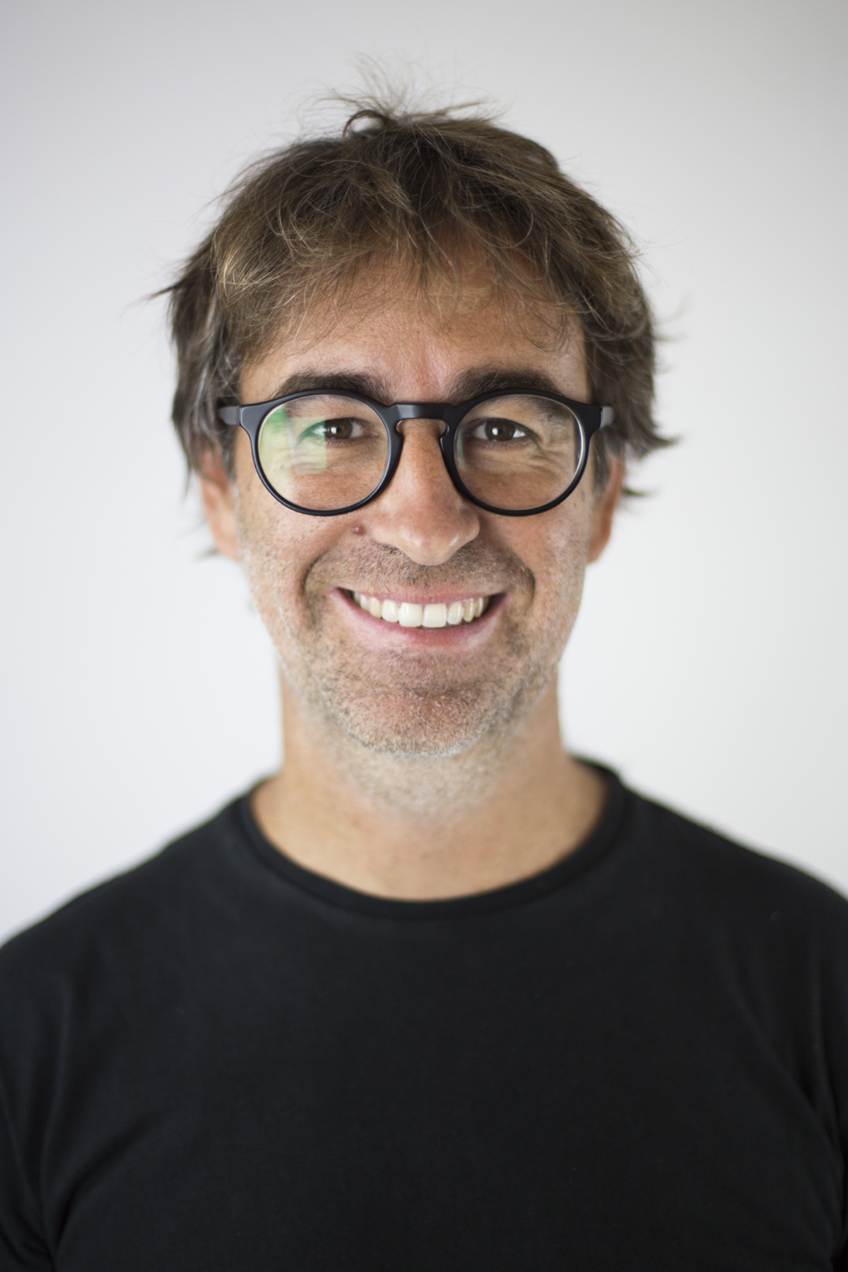 Retrato del diseñador Héctor Serrano